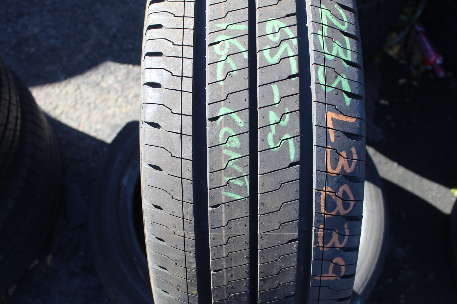 New 235 65 16C Continental, Van Contact Eco, 115/113R, x1 Tyre (F1_tyres) L3839