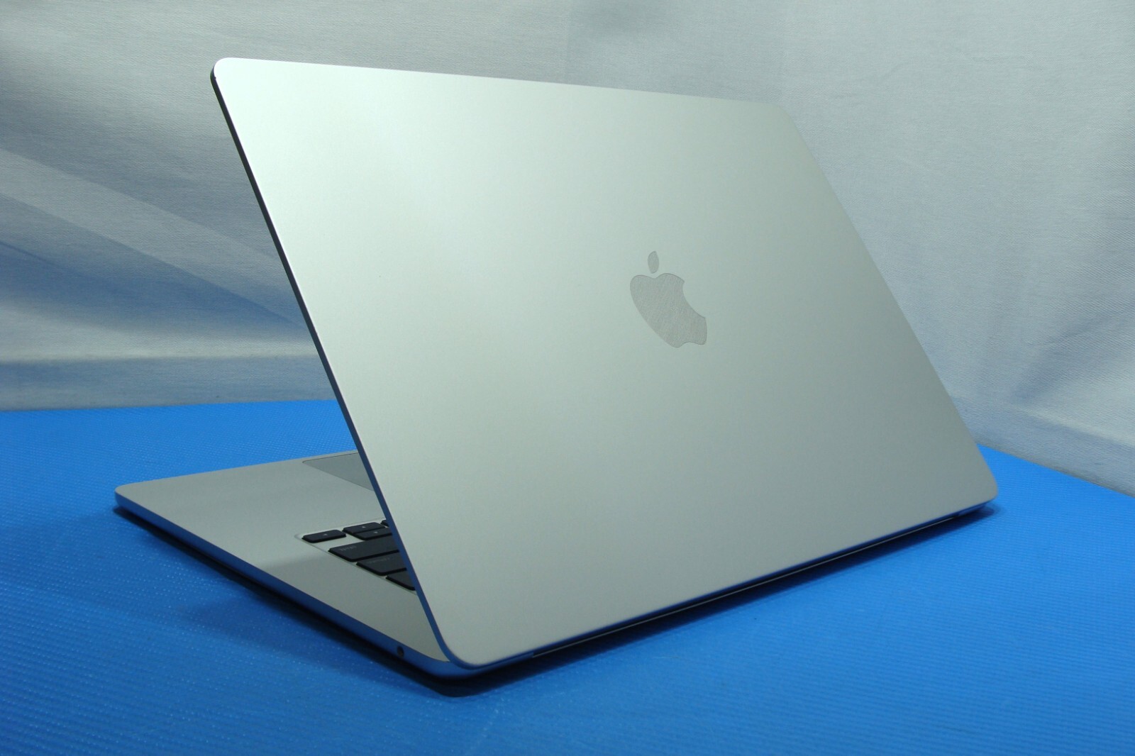 Apple unveils MacBook Pro featuring M2 Pro and M2 Max - Apple
