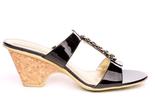Authentic BURBERRY Women's Beige SLAB KNIGHT EKD Leather