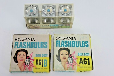 Vintage Sylvania Blue Dot Flashbulbs AG1B (22 bulbs total) and 3 Flash Cubes USA