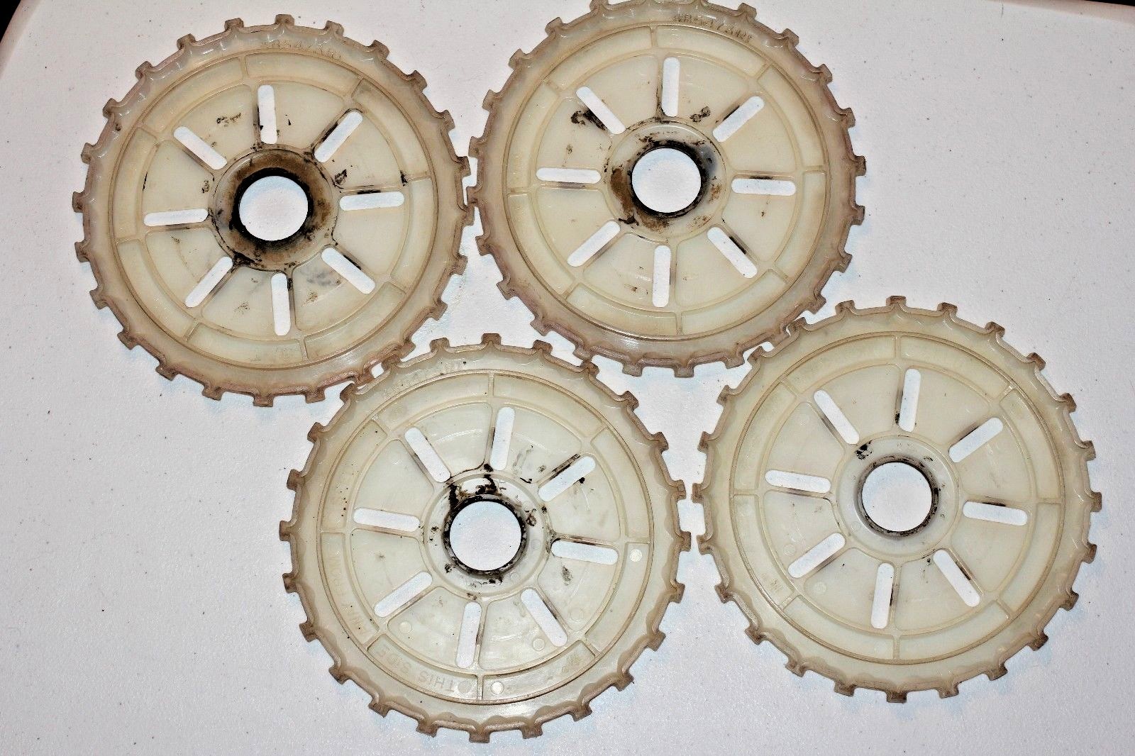 Case IH PLANTER PLATE Set of (4) 485473R1 Plastic Seed/Bean Plate Used (Lot#998)