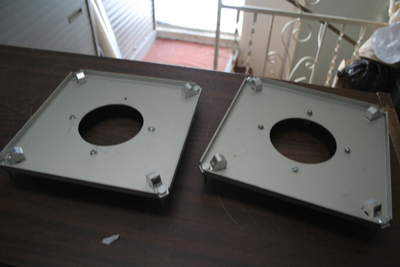 Larson backplate for Sftbox with/ Speedotron Blackline or M11 Mount used good.