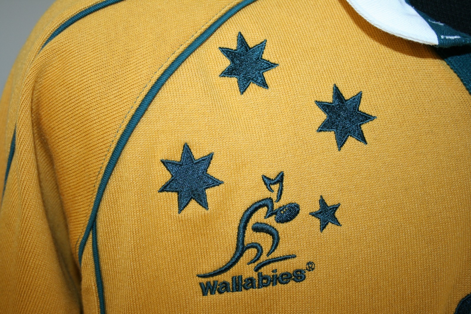 Canterbury Australia Authentic Wallabies Team Embroidered Jersey Size XL