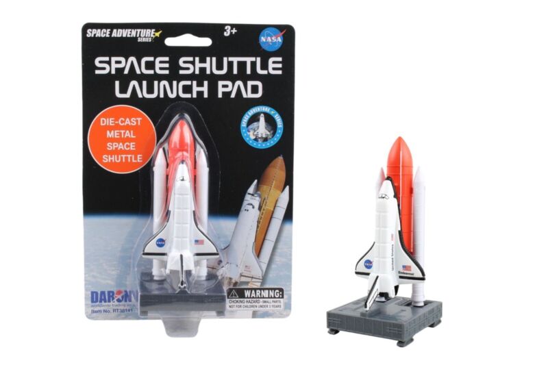 Daron SPACE SHUTTLE ON LAUNCH PAD. NEW!