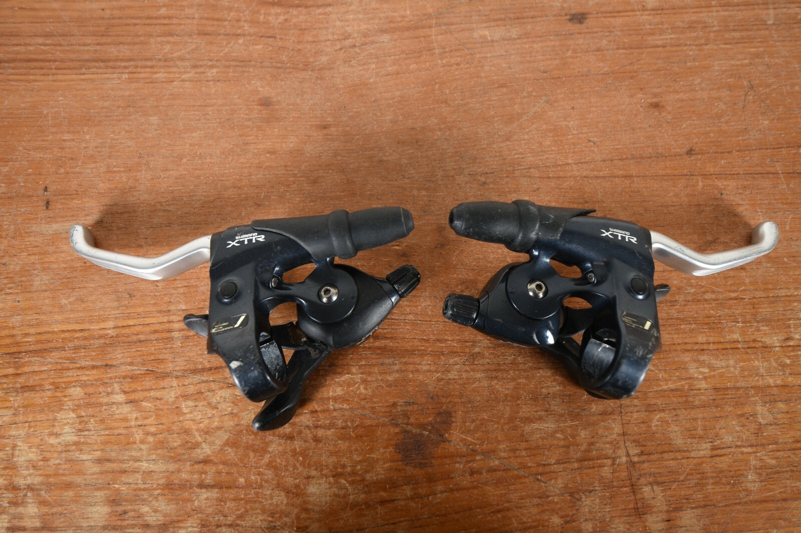 シマノxtr st-m900 左右セット　美品 SHIMANO XTR ST-M900 3×8速 シフター＆ブレーキレバー左右セット