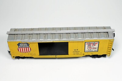 HO Scale Athearn 1319 Box Car Union Pacific UP 300620 Yellow Freight Train Kit