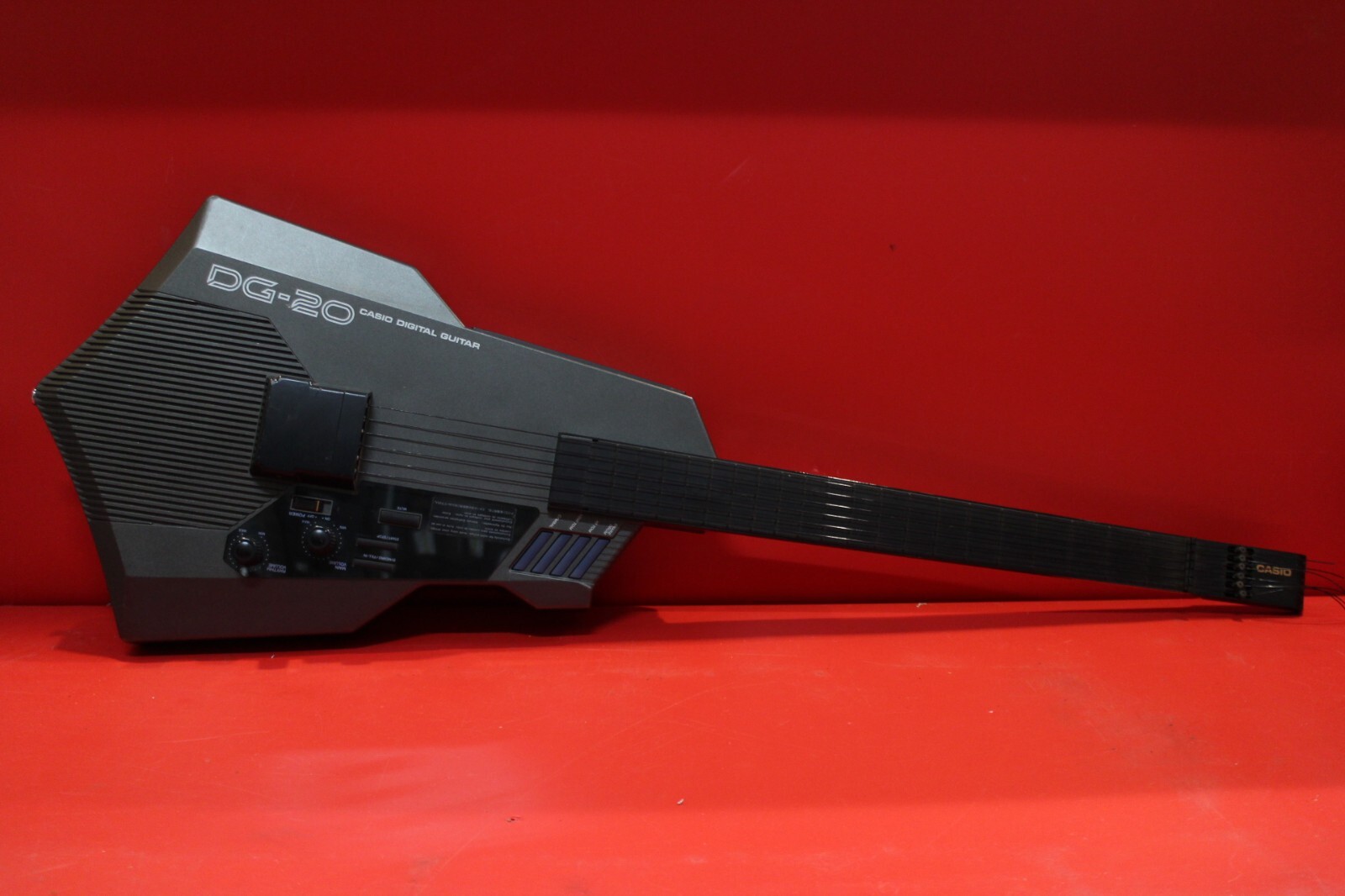 美品　CASIO DG-20 DIGITAL GUITAR カシオMIDI Casio DG20 Digital Midi Guitar USED produces sound, but it