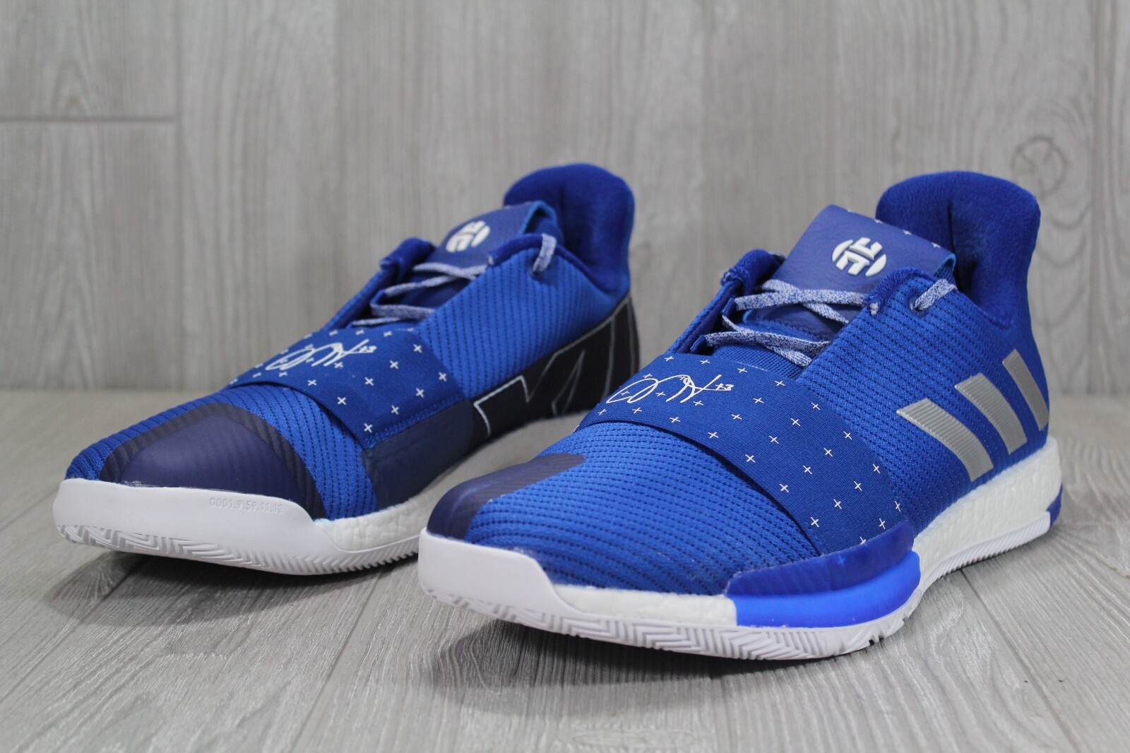 White Basketball Shoes D97167 Mens 