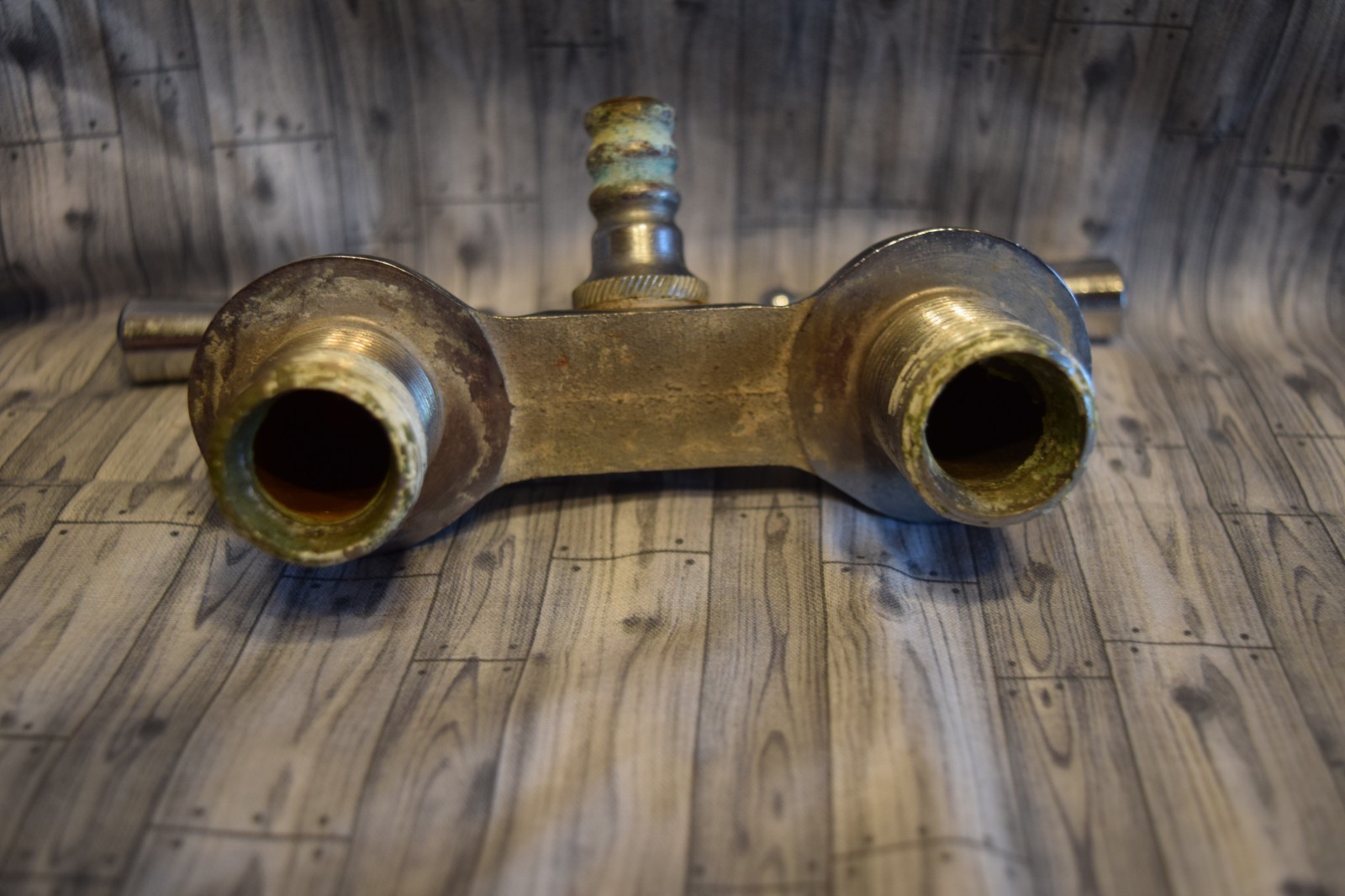 Antique  Victorian Claw Foot Tub Faucet Filler Hot-Cold H C handles