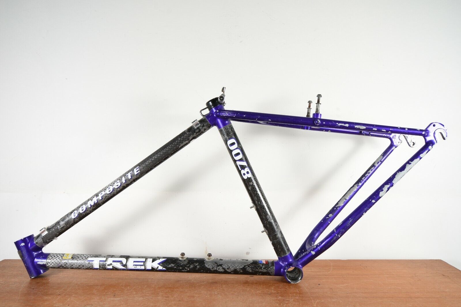 VINTAGE TREK 8700 COMPOSITE CARBON FIBER MOUNTAIN BIKE 17.5 VINTAGE TREK 8700 COMPOSITE CARBON FIBER MOUNTAIN BIKE 17.5