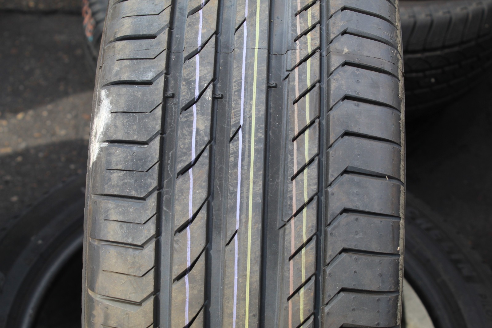 New 235 55 18 Continental, CSC 5, C-Seal, 100V, x1 Single Tyre (F1_tyres) L3700