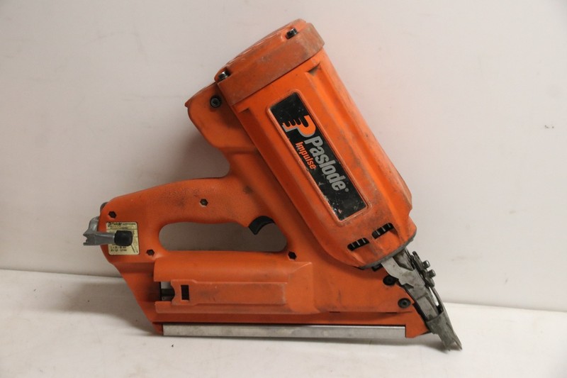 Hs / Pr Pieces,  Ne Fonctionne Pas: Cloueur Gaz Paslode Im350/90ct  ( Vendu Nu )