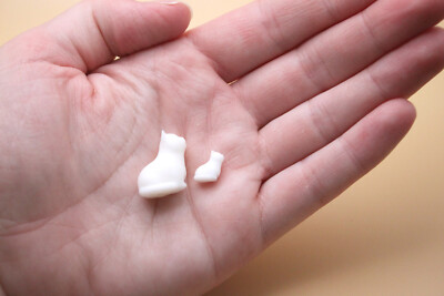 Sitting Cat 2 Pk Mini Unpainted 1:24 or 50 Scale Domestic Sitting Kitty