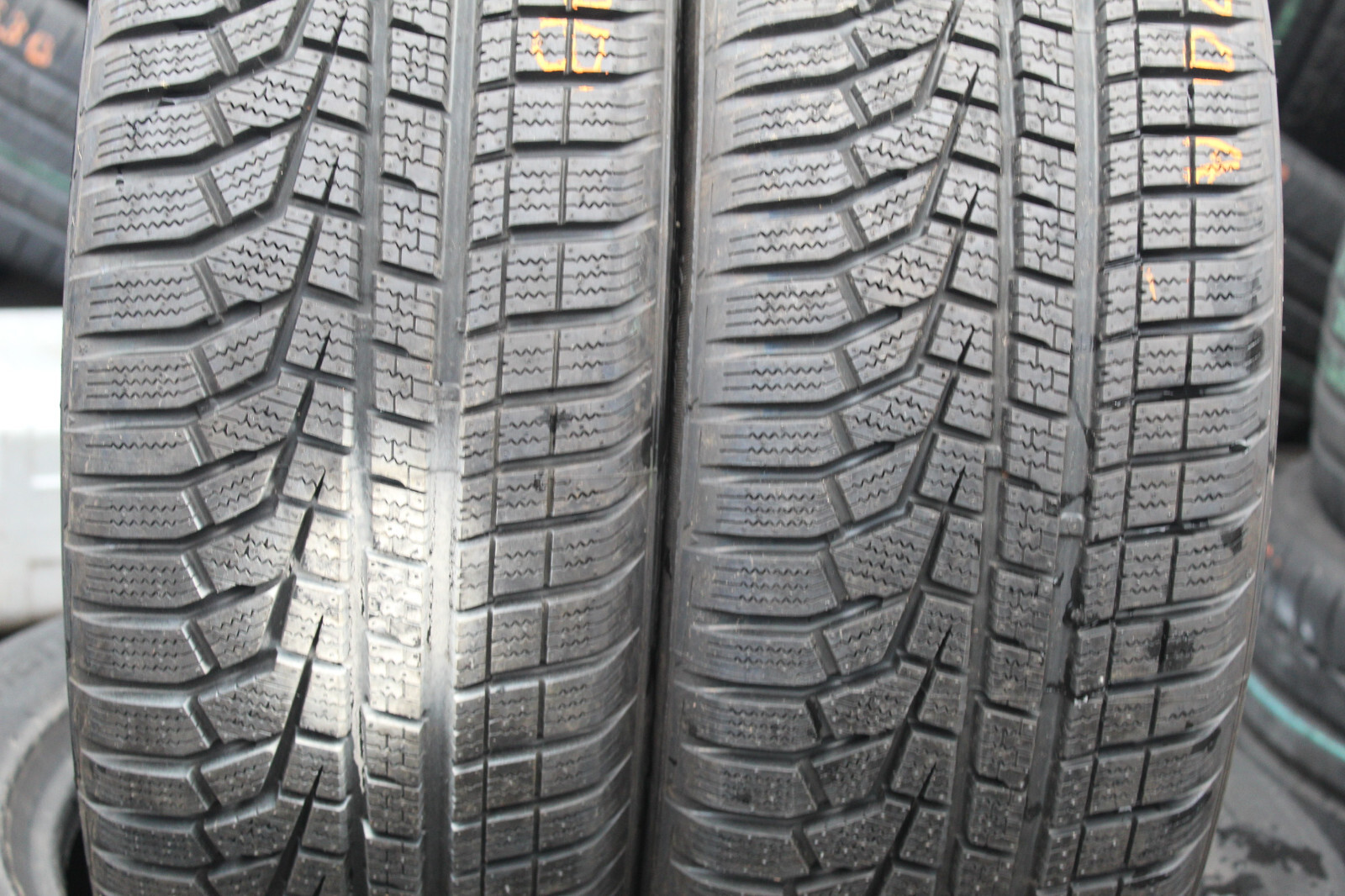 New 205 55 17 Hankook, Winter, M+S, 95V, x2 A Pair (F1_tyres) L3270