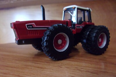 1:64 Toy Tractor Times 40th Anniversary Serial #1 6788 2+2 International NEW CO