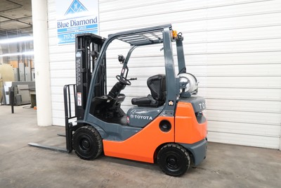 2013' Toyota 8FGU18, 3,500# Pneumatic Tire Forklift, Dual Fuel, 3 Stage, S/S