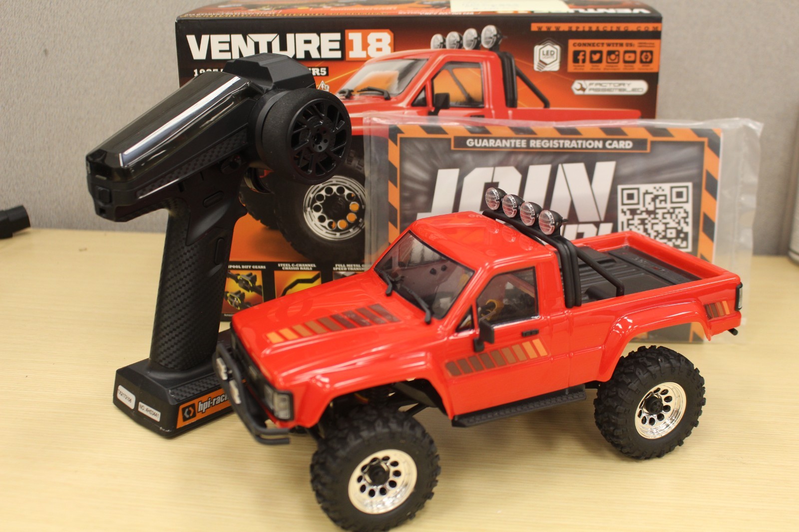 HPI サイクロン HPI Venture18 1985 Toyota Hilux SR5 4wd Truck RTR - Red