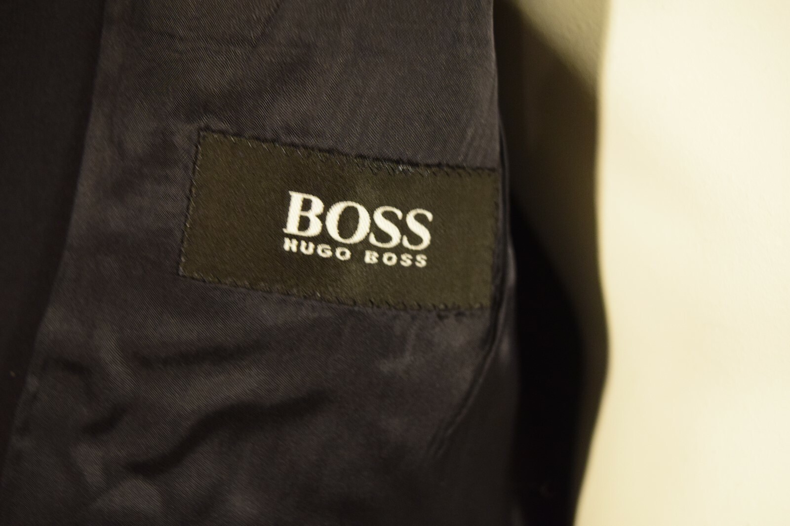 42R Hugo Boss Sport Coat Jacket Black Pure Wool mens no rear vent