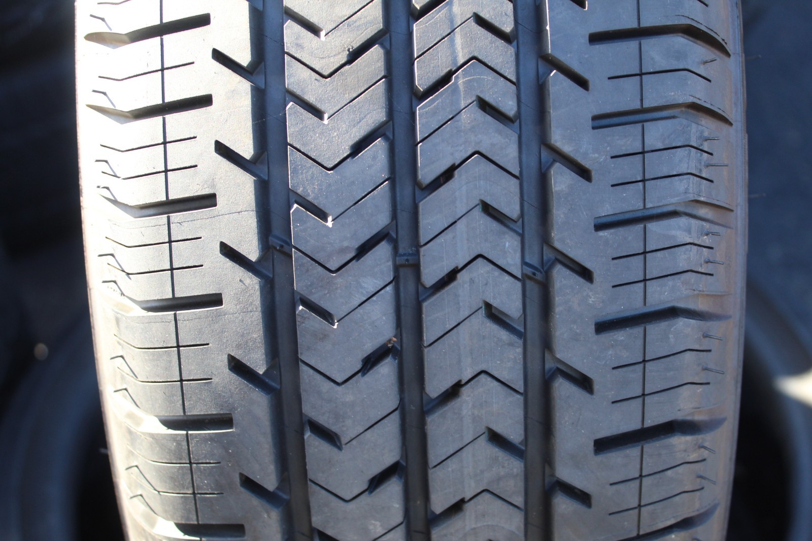 New 215 65 16C Michelin, Agilis 51, 106/104T, x1 Tyre (F1_tyres) L3836