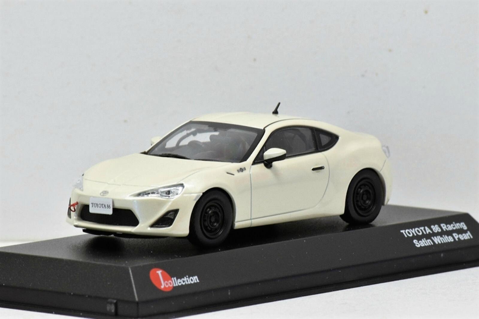 Toyota 86 Racing Satin White Pearl Jcollection Kyosho
