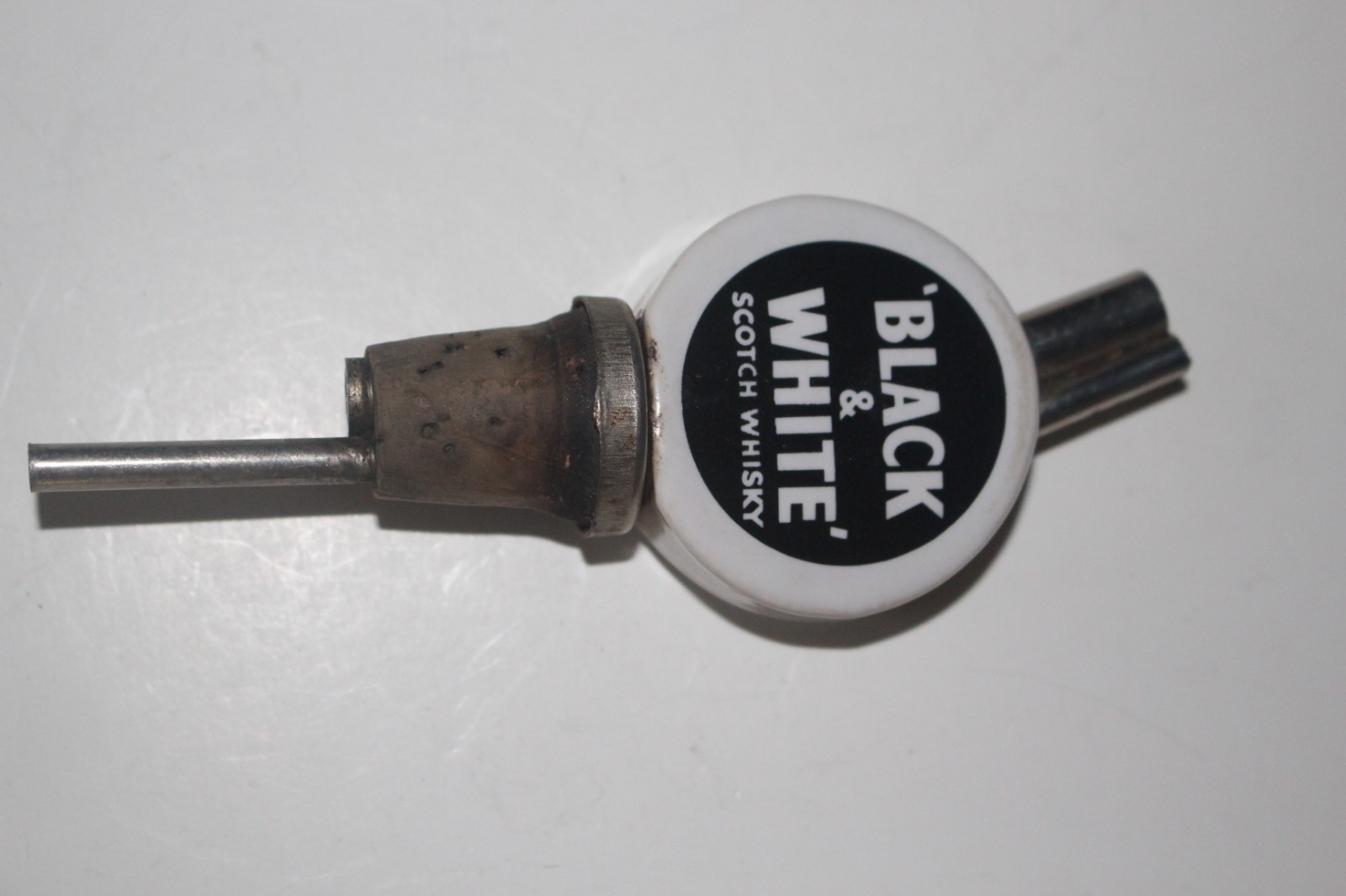 VINTAGE BLACK & WHITE SCOTCH WHISKY ADVERTISING BOTTLE POURER