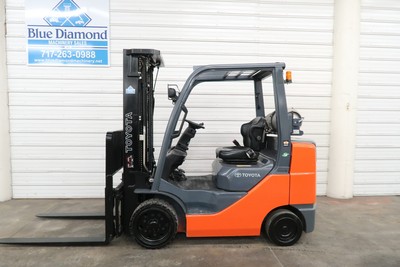 2015' Toyota 8FGCU30, 6,000# Cushion Tire Forklift, Triple, S/S, 921 Hours!!