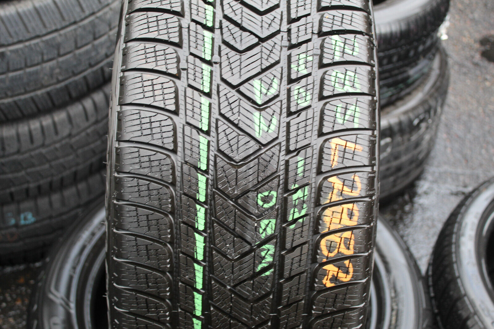 New 285 40 22 Pirelli, Winter, XL, M+S, 110V, x1 Single Tyre (F1_tyres) L2982