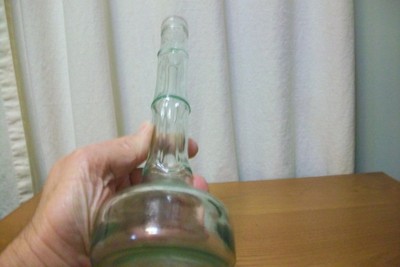 ANTIQUE / VINTAGE ART'S & CRAFT GLASS FLOWER VASE.
