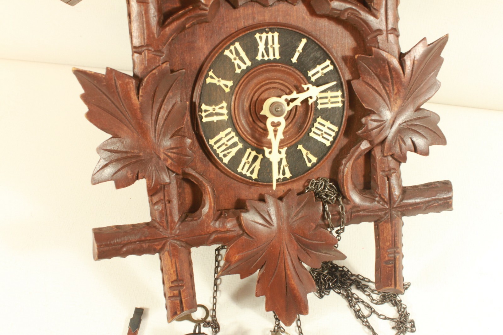 Vintage-antique cuckoo clock. (ref B 575)