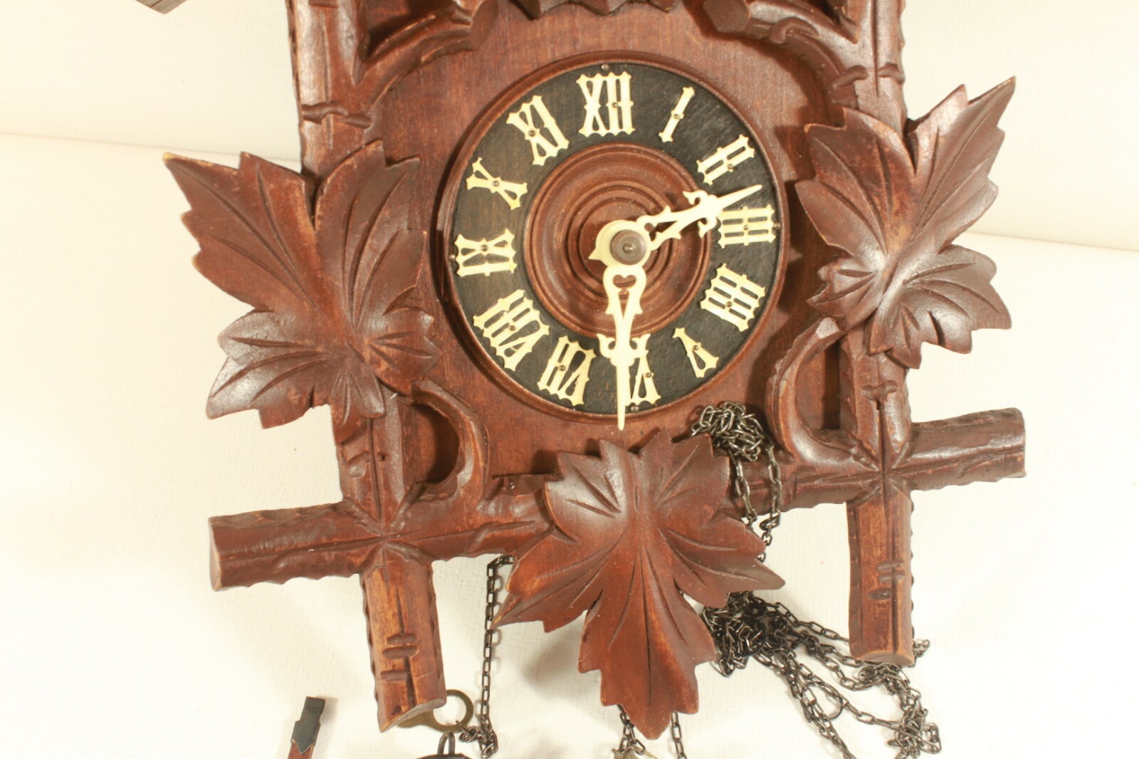 Vintage-antique cuckoo clock. (ref B 575)