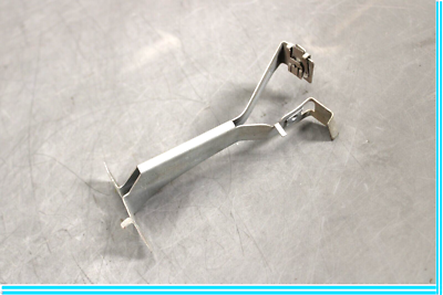 10-16 Mercedes W207 E350 Coupe Front Left Air Deflector Bracket