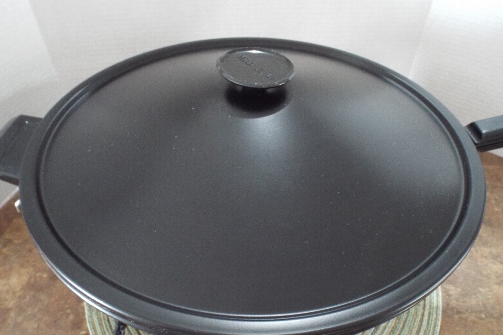 West Bend Electric Wok Model 79110 - Complete with Cord and Racks VERY NICE