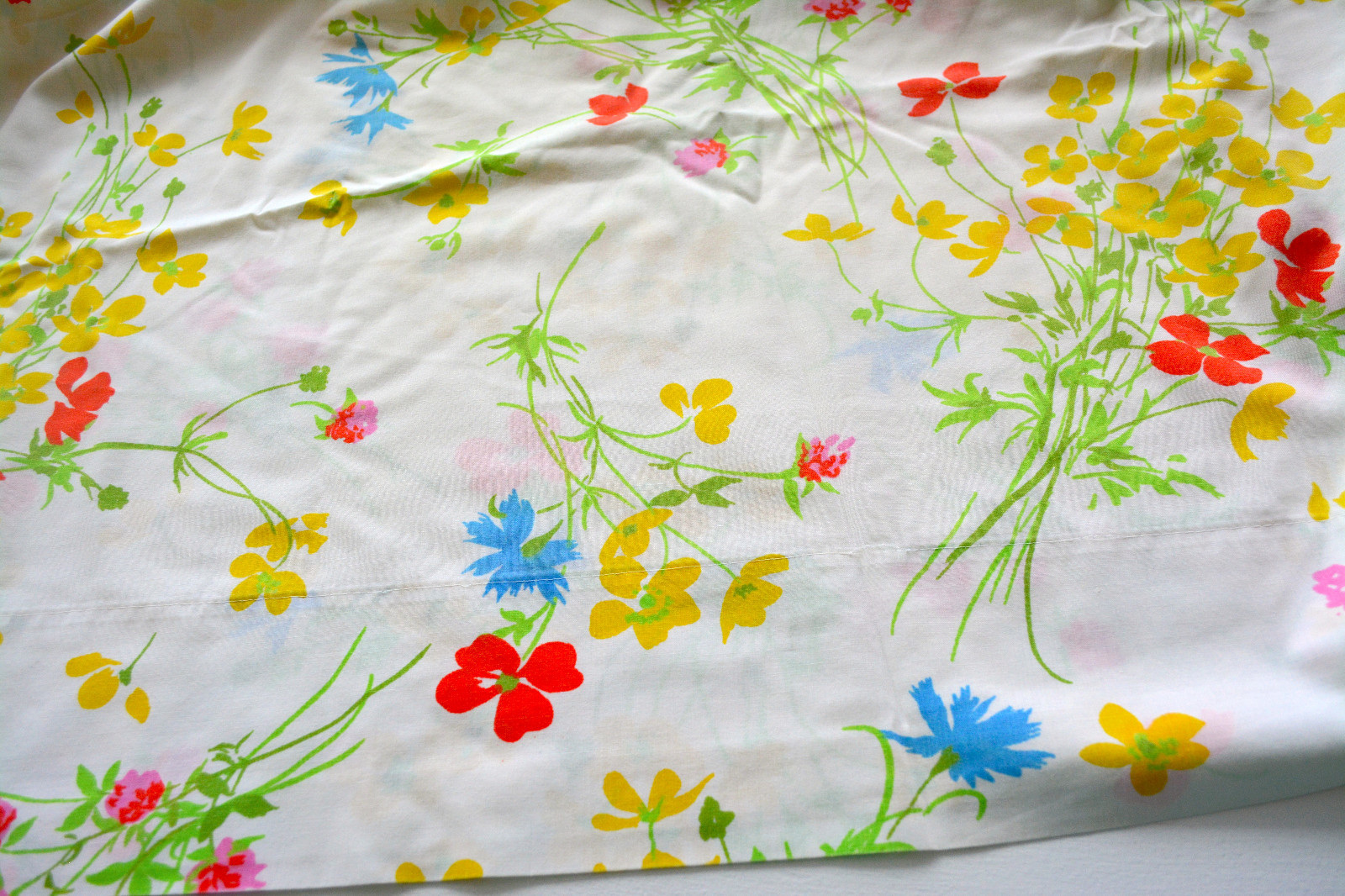 Vintage FLORAL TWIN Flat Sheet Fieldcrest Perfection White Red Yellow COTTAGE L8