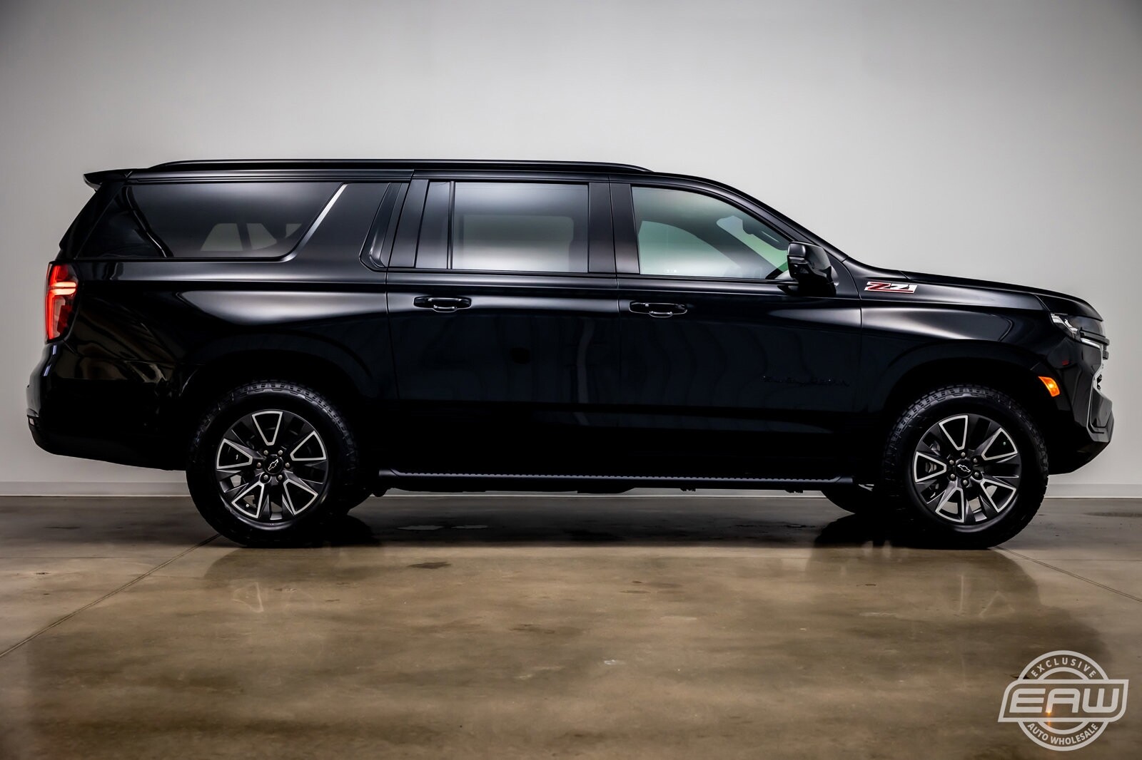 2022 Chevrolet Suburban Z71 131 Miles Black Sport Utility Gas V8 5.3l/ Automatic Used