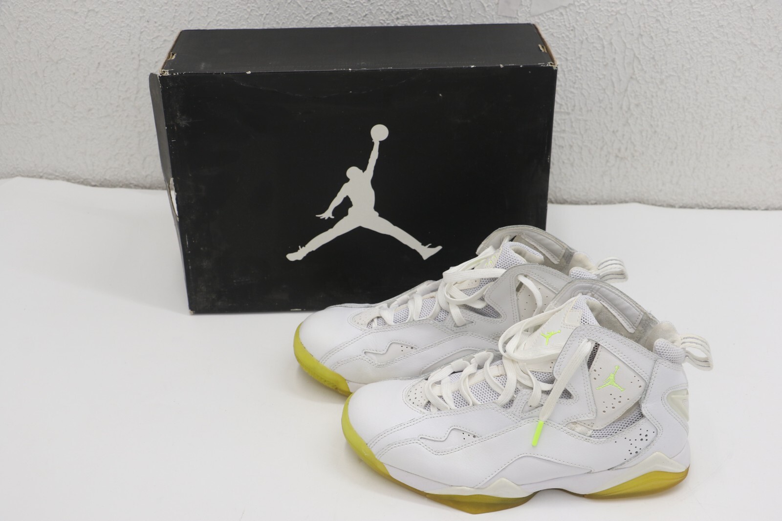 Air Jordan True Flight White Black Yellow Ochre Size 9/EUR