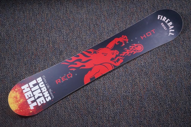 FIREBALL WHISKY RED HOT LIMITED EDITION BURNS LIKE HELL, 157CM DISPLAY SNOWBOARD