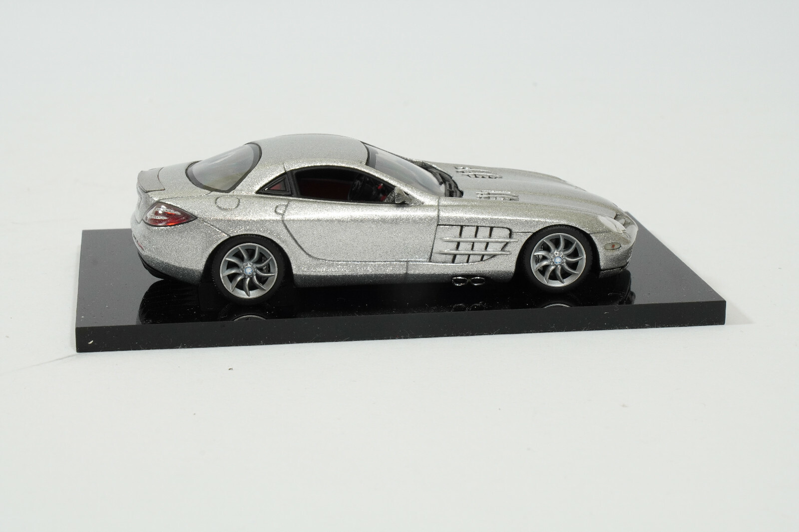 Minichamps B66961974 Mercedes-Benz SLR McLaren Crystal