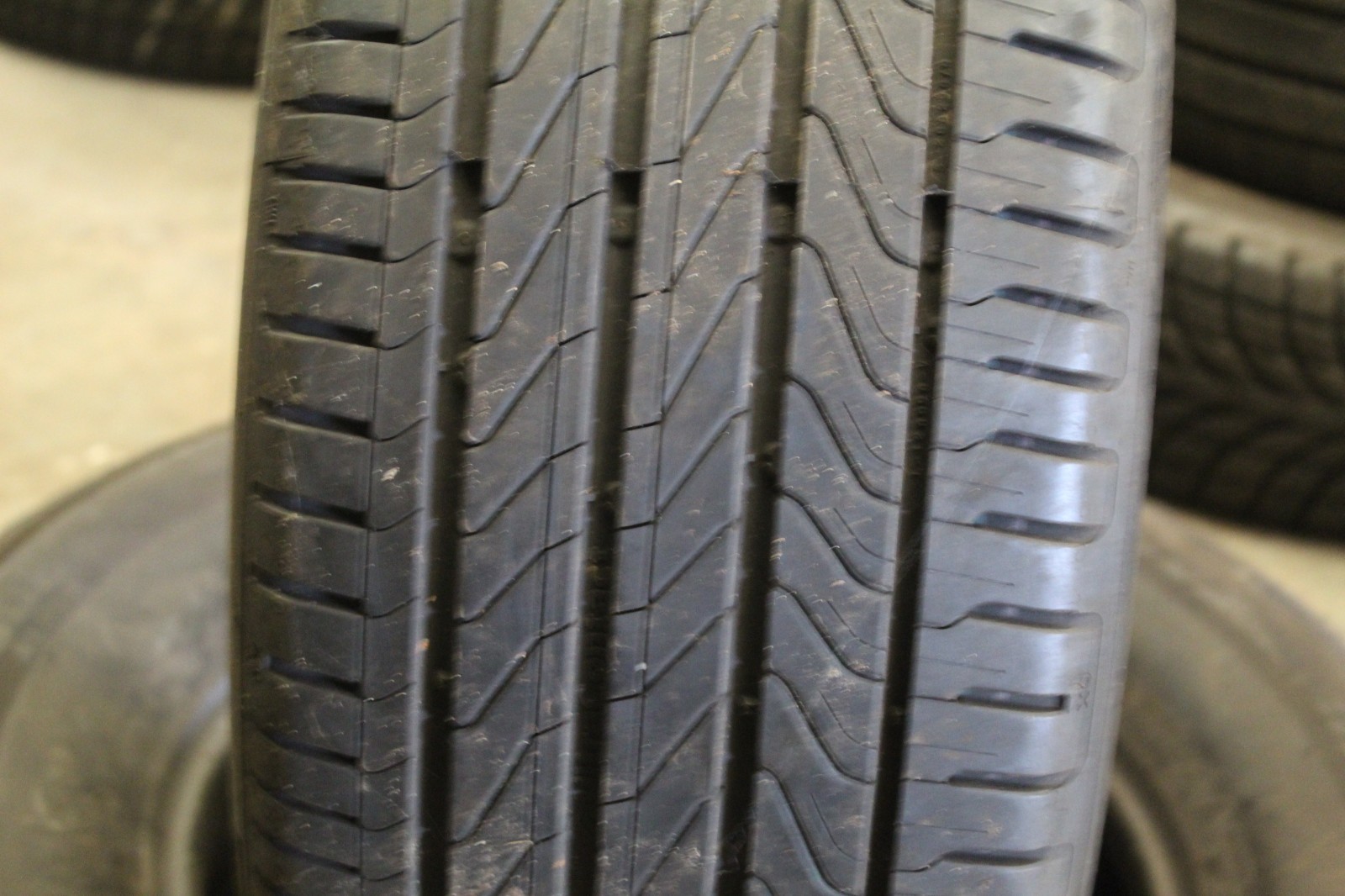 225 40 18 Continental, UC, XL, EV, 92W, x1 Single Tyre 6.8mm (F1_tyres) X114