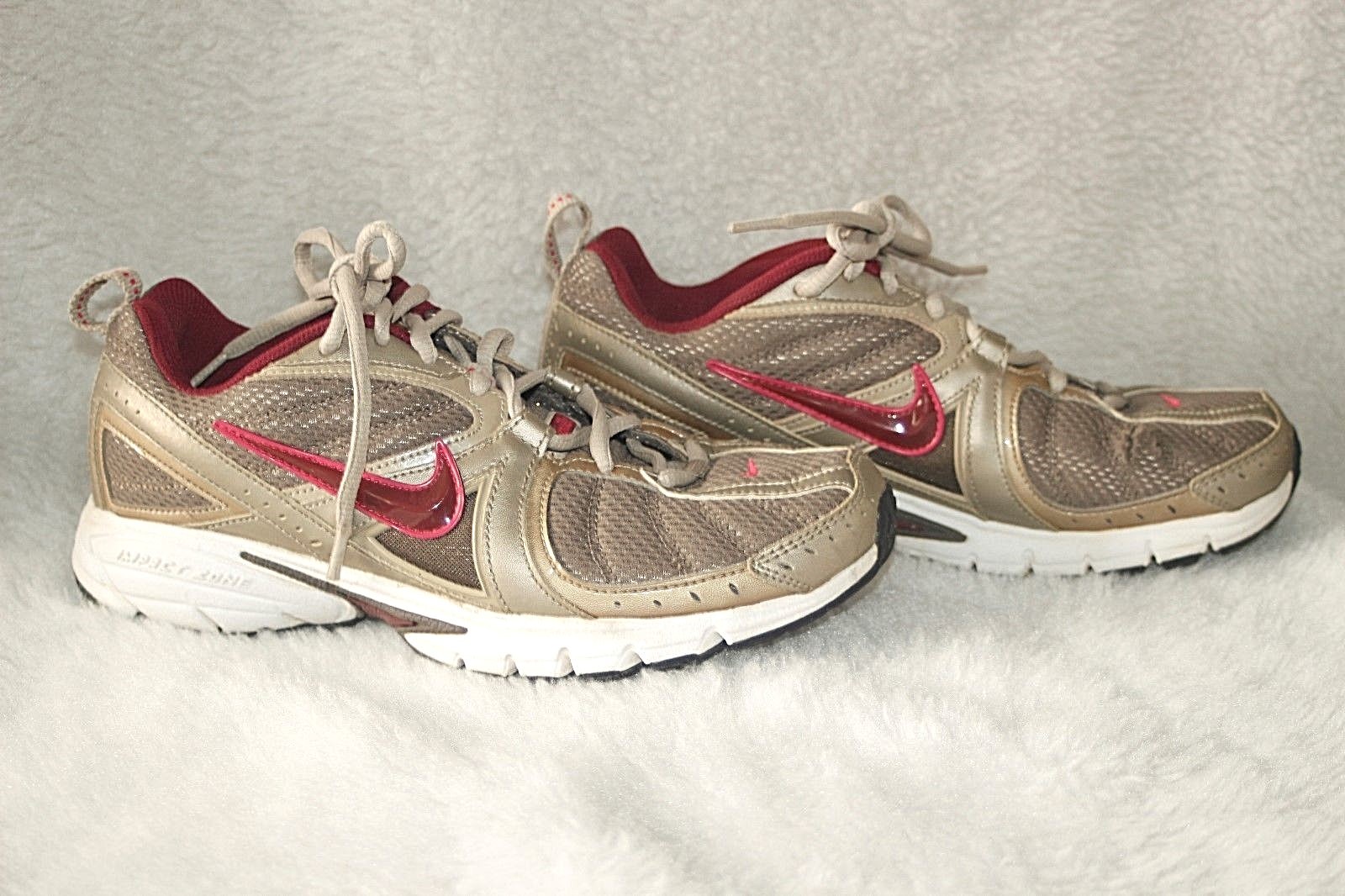 nike support running trainers