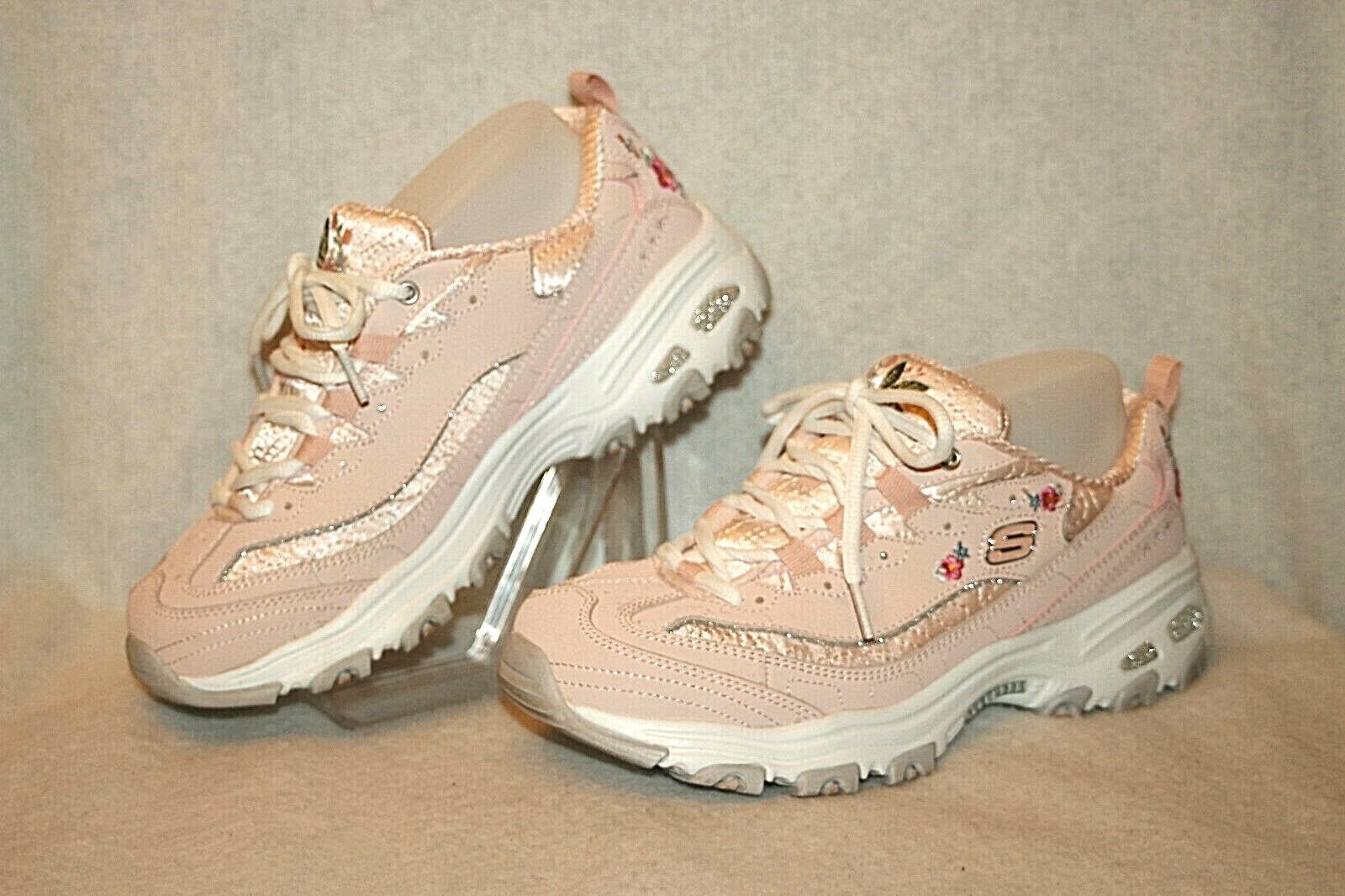 skechers embroidered sneakers