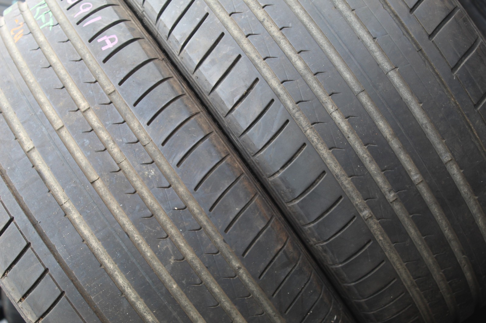 275 30 20 Dunlop, RunFlat, XL, 99Y, x2 A Pair 5.5mm (F1_tyres) L3891