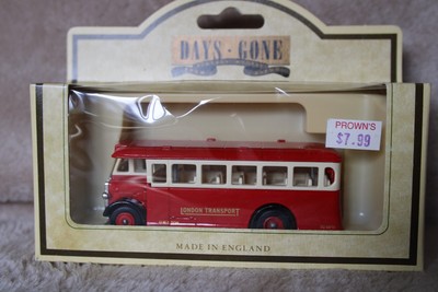 New in Box 1932 AEC London Transport Bus 1:64 die cast Days Gone LLedo England 