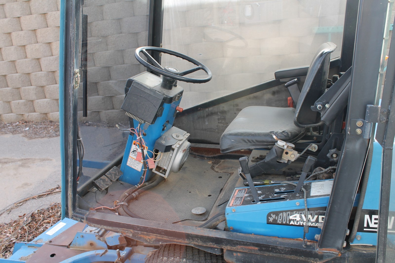 New Holland CM 274 mower blade and broom