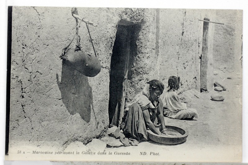Marocaine Petrissant Galette Dans Guessaa    Maroc Cpa Postcard 7667
