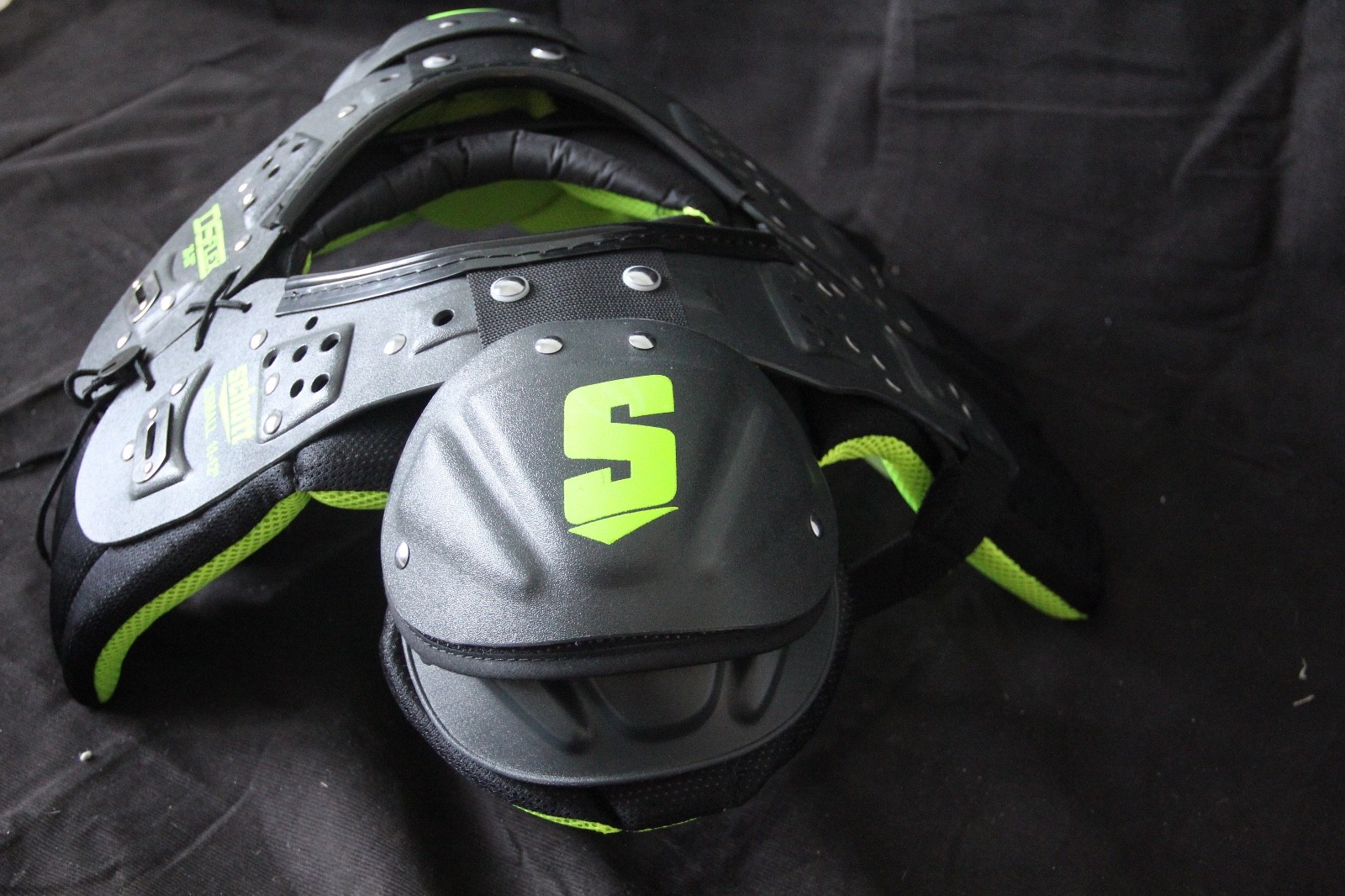 Schutt Youth DS Flex Football Shoulder Pads (Size Xtra-Small)