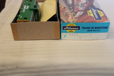 HO Scale Athearn, Wide Vision Caboose, Burlington Northern, Green, #10754 - 5361