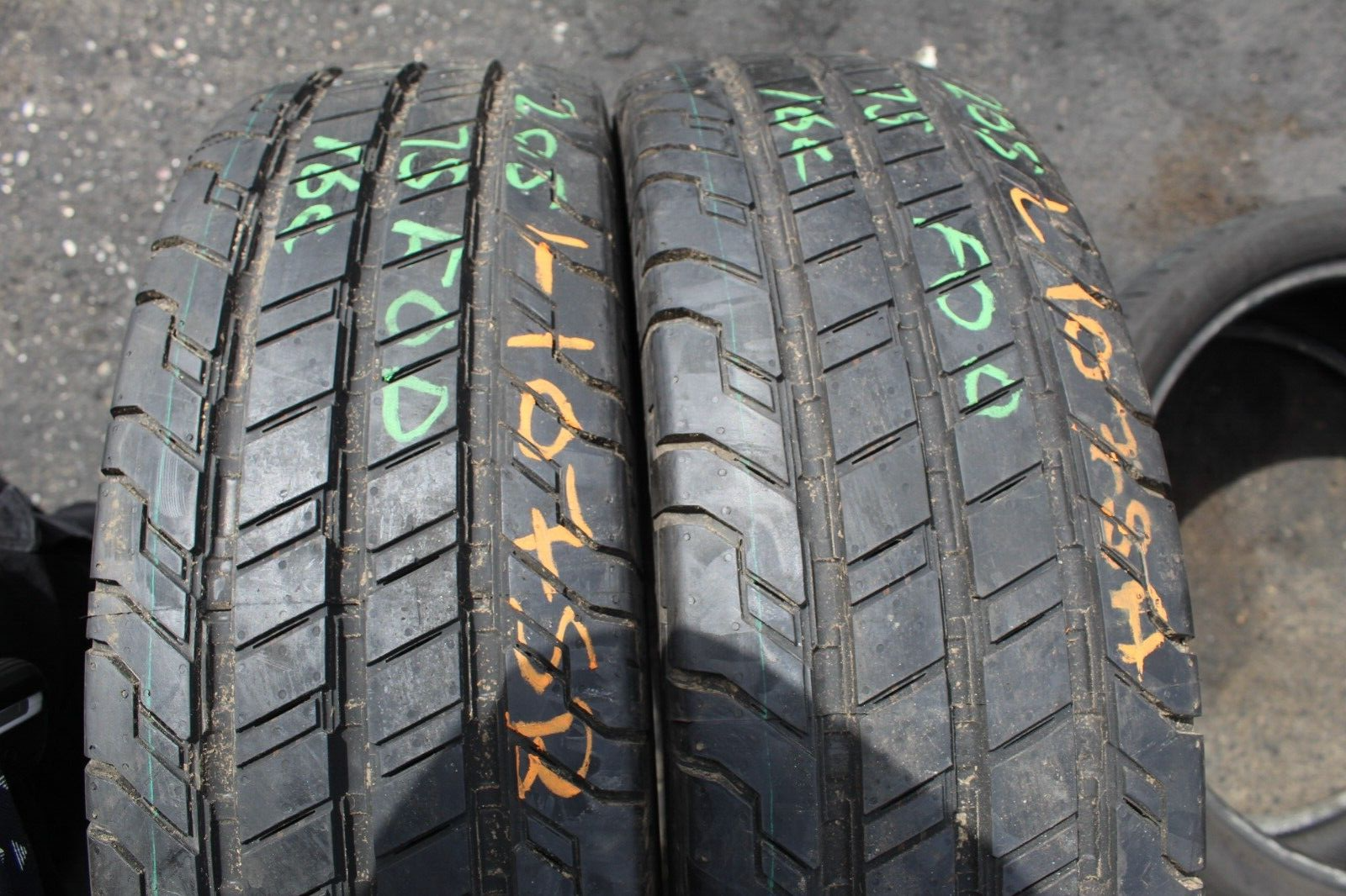 New 205 75 16c Continental,Conti Van , 110/108R, x2 A Pair (F1_tyres) FOD L1075