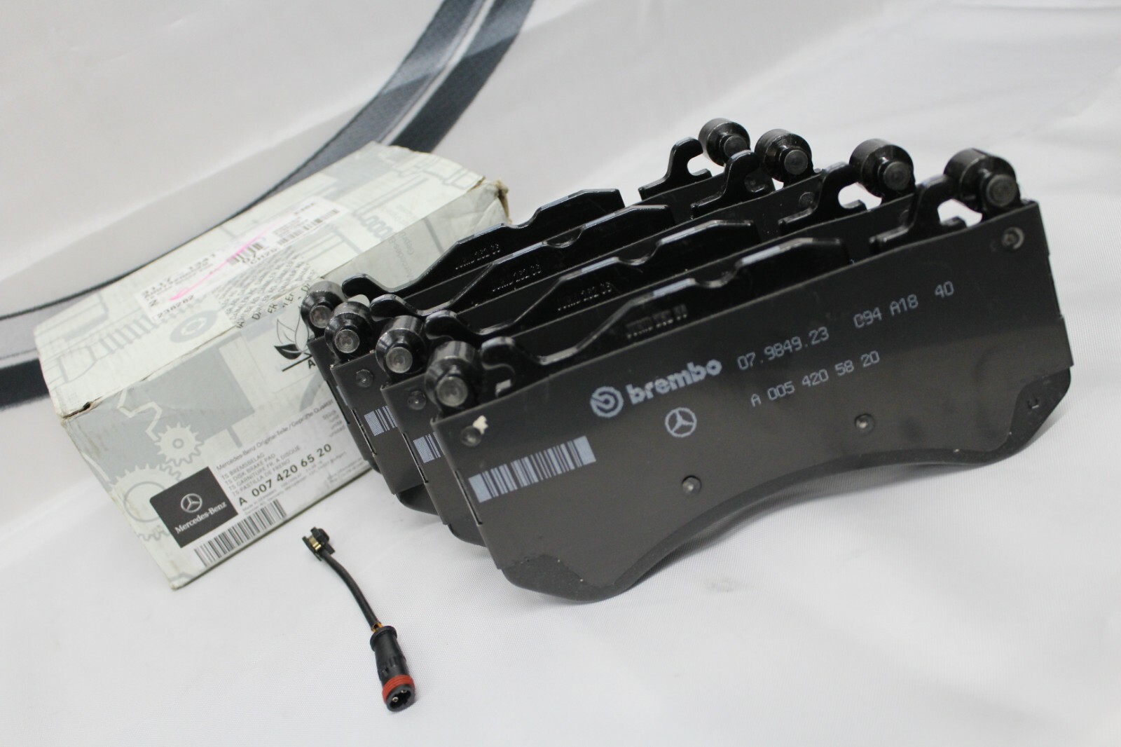 Genuine MercedesBenz W204 CClass C63 AMG Front Brake Pads Sensor