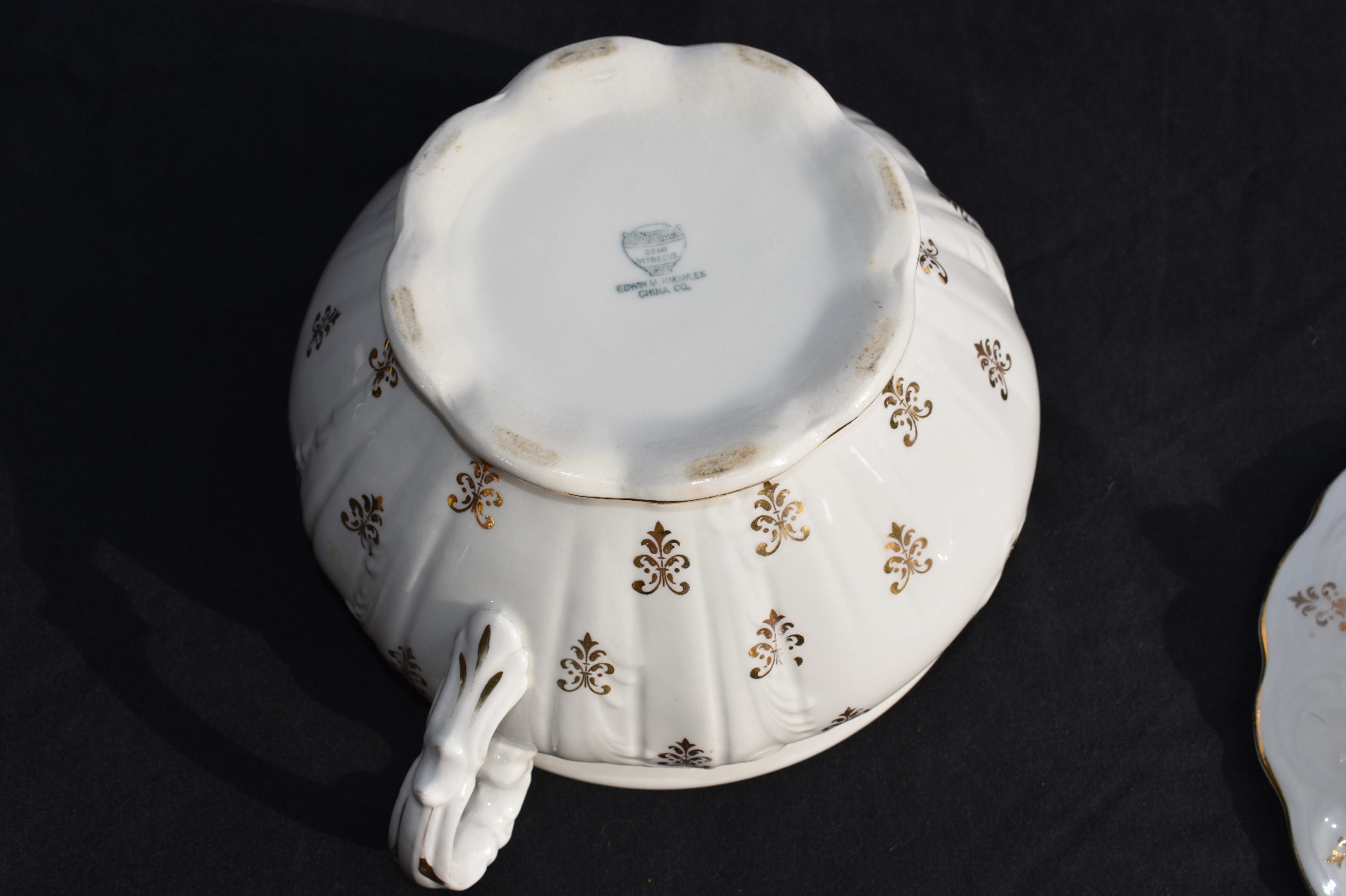 Vintage Edwin Knowles Gold Design Chamber Pot Commode W/ Cover 1940's Porcelain