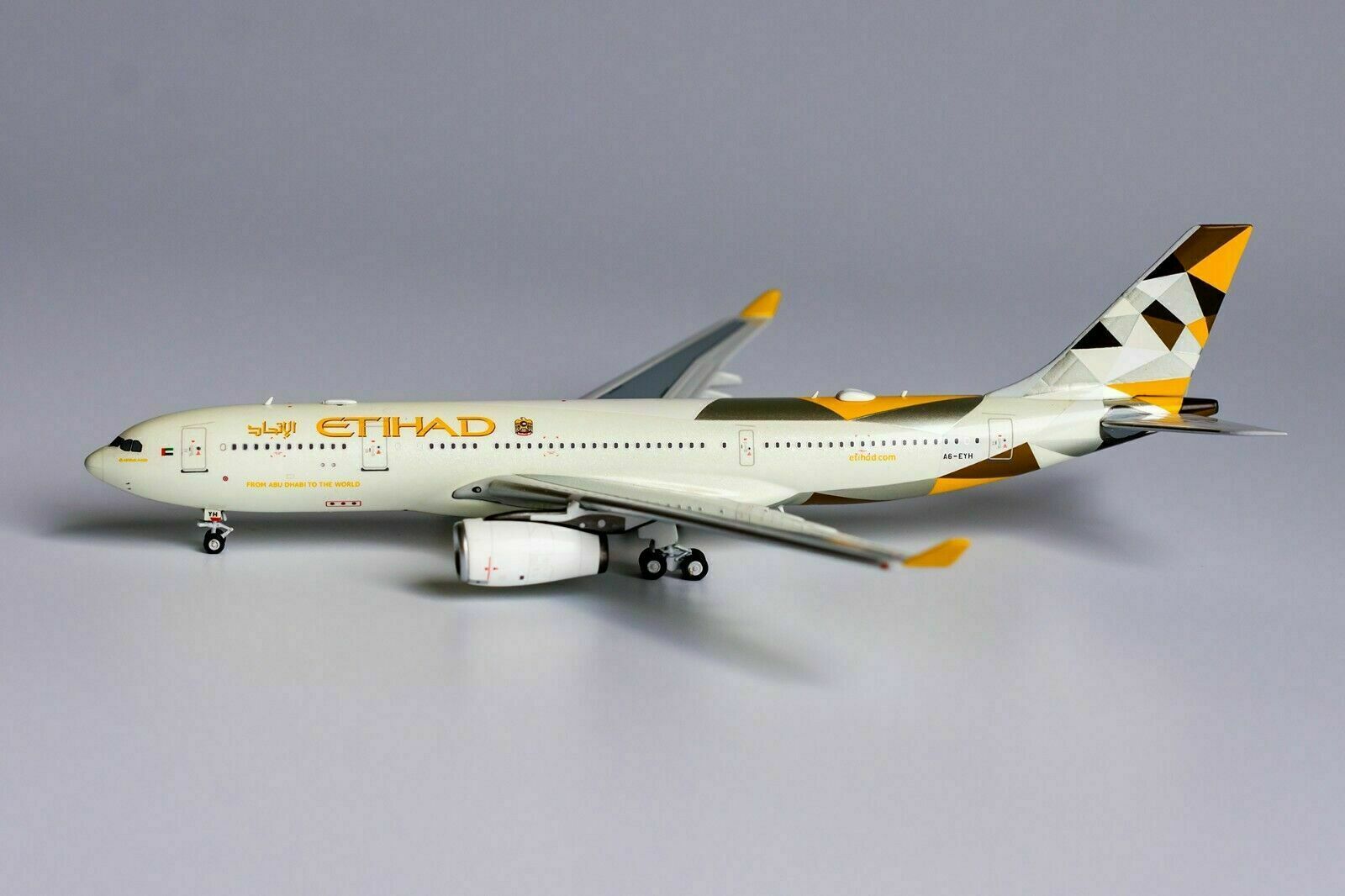 ❶　1/400　エティハド航空　A330-200 A6-EYE　マンC塗装 ➀ 1/400 エティハド航空 A330-200 A6-EYE マンC塗装 - メルカリ